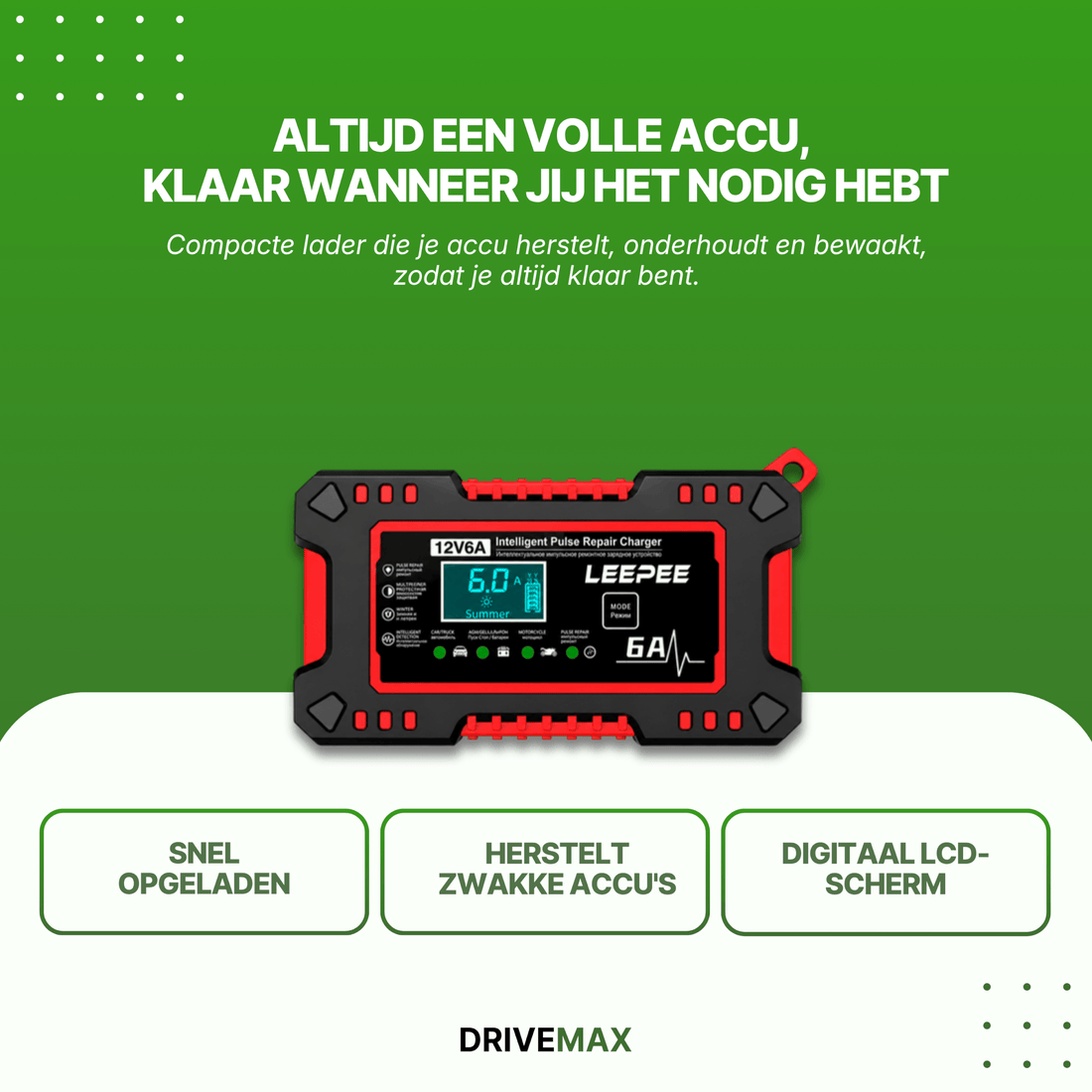 Ladegerät an die Autobatterie im offenen Motorraum angeschlossen