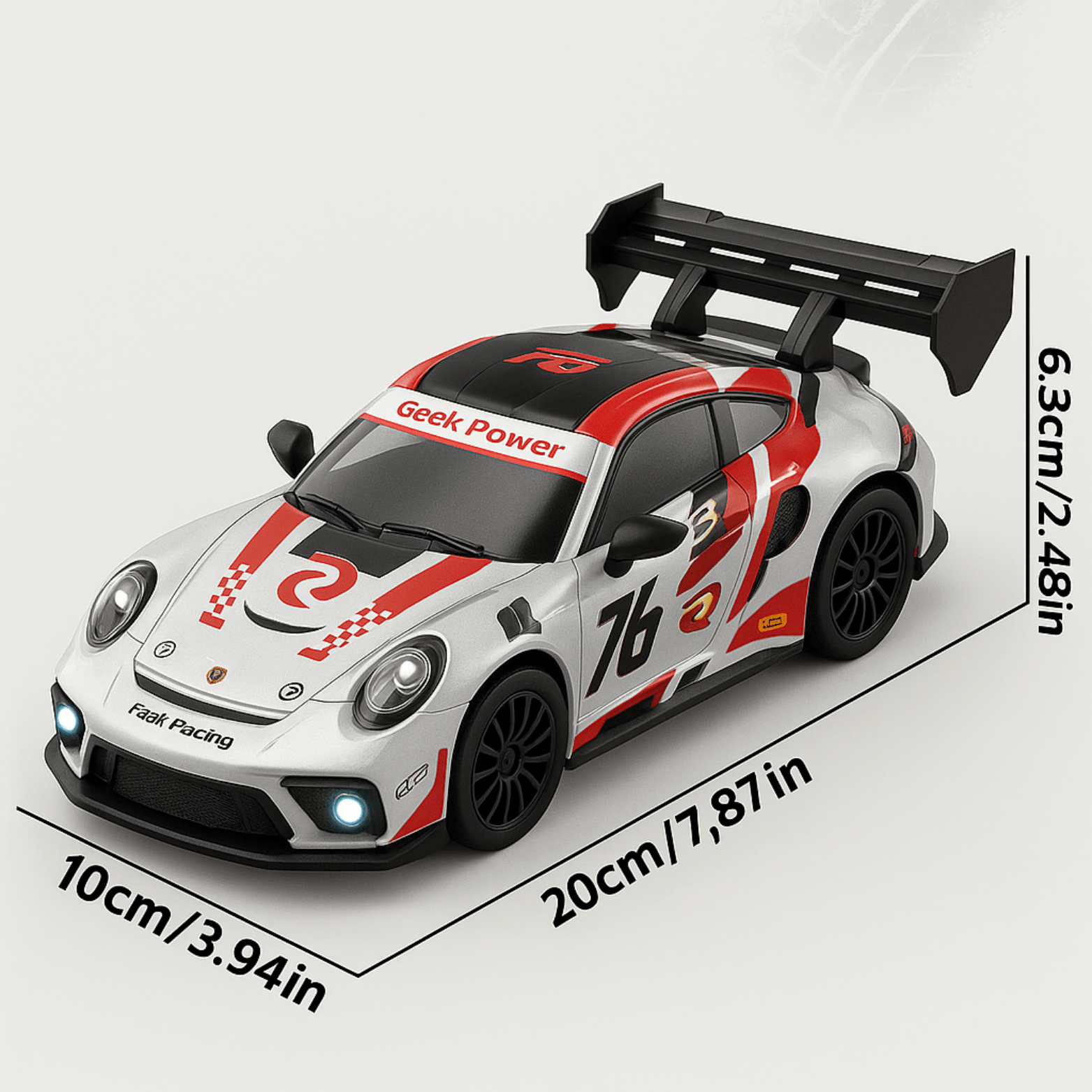 Compacte bestuurbare raceauto van 20 cm lang met rood-wit design en spoiler, inclusief maatvermelding.