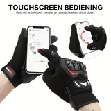 Schwarze MotoGrip Motorradhandschuhe mit roten Akzenten, die zur Bedienung eines Smartphones mit Touchscreen verwendet werden.