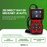 Rot-schwarzer Drive Max OBD2-Scanner mit Bildschirm und Tasten, mit angeschlossenem Kabel vor grünem Hintergrund.