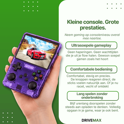 Lila transparente Handheld-Spielekonsole in einer Hand gehalten, auf dem Bildschirm ein rotes Auto auf einer Straße.