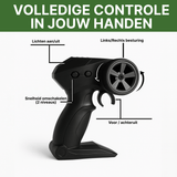 Schwarze RC-Fernbedienung mit Tasten für Licht, Geschwindigkeitsregelung und Steuerung für ferngesteuertes Auto.